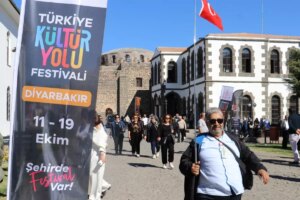 diyarbakir kultur yolu festivali ikinci gununde yogun ilgiyle devam ediyor ZqMZ4YCt.jpg